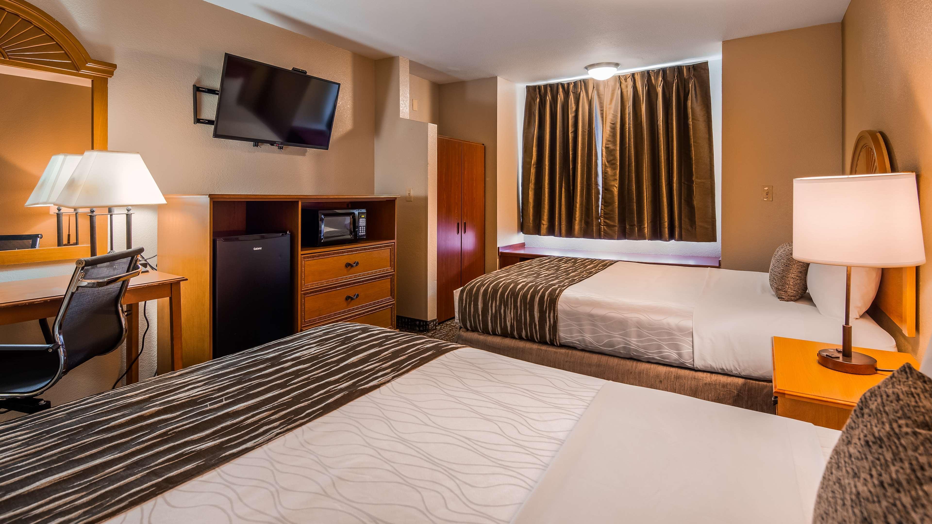 Best Western Plus Palm Court Hotel Davis Esterno foto