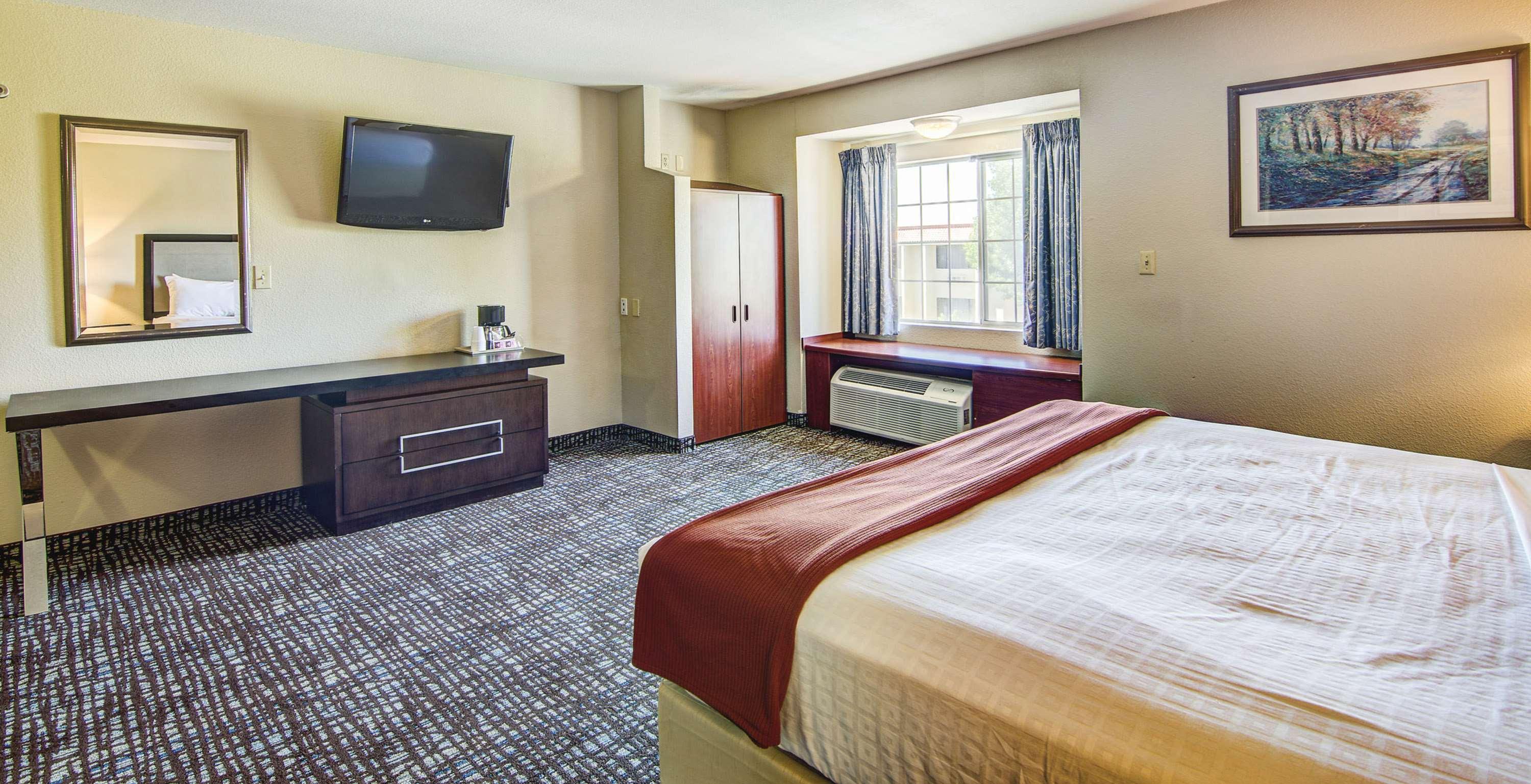 Best Western Plus Palm Court Hotel Davis Esterno foto