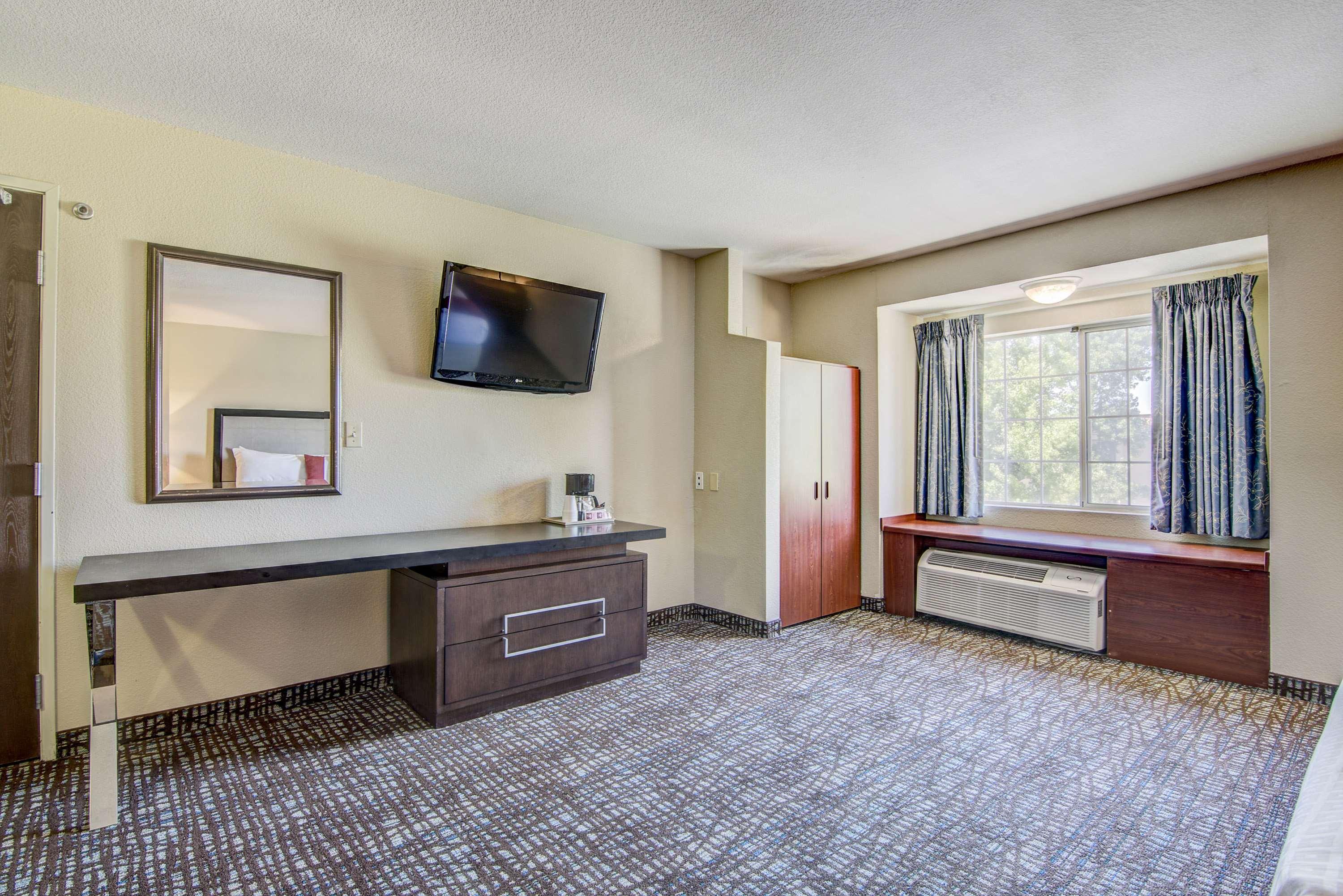 Best Western Plus Palm Court Hotel Davis Esterno foto