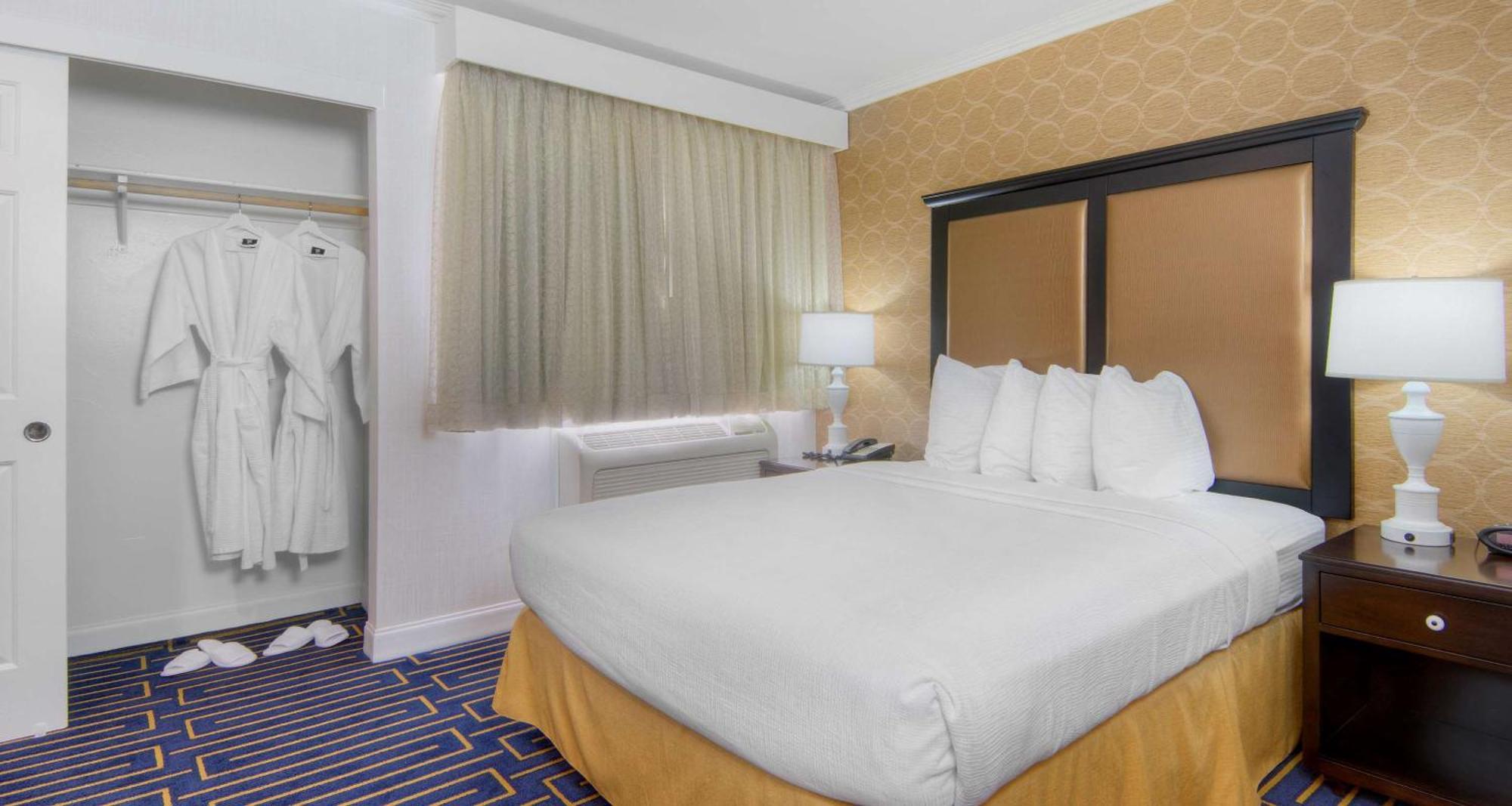 Best Western Plus Palm Court Hotel Davis Esterno foto