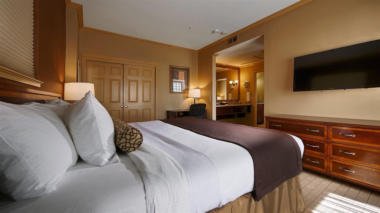 Best Western Plus Palm Court Hotel Davis Esterno foto