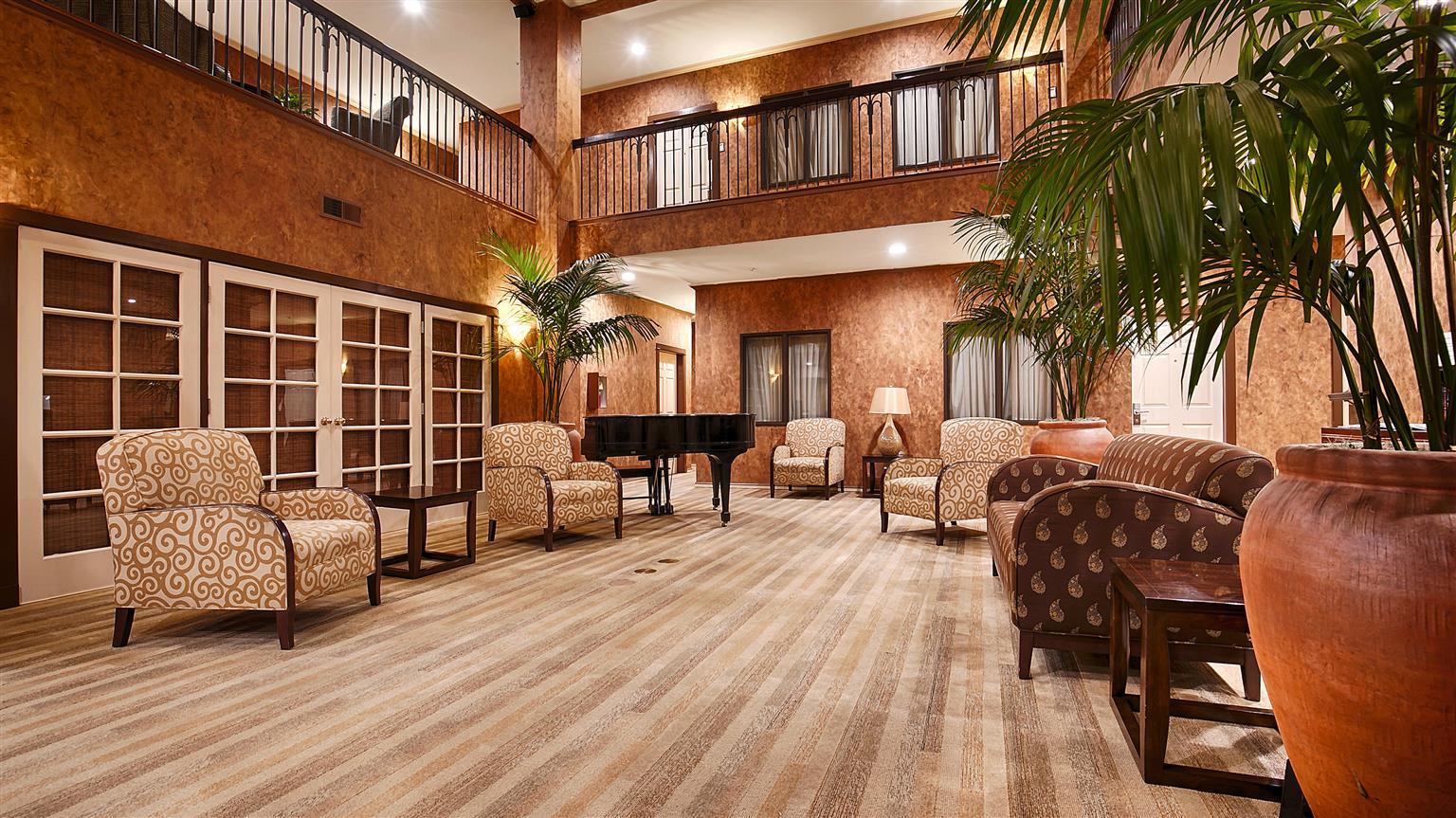 Best Western Plus Palm Court Hotel Davis Esterno foto