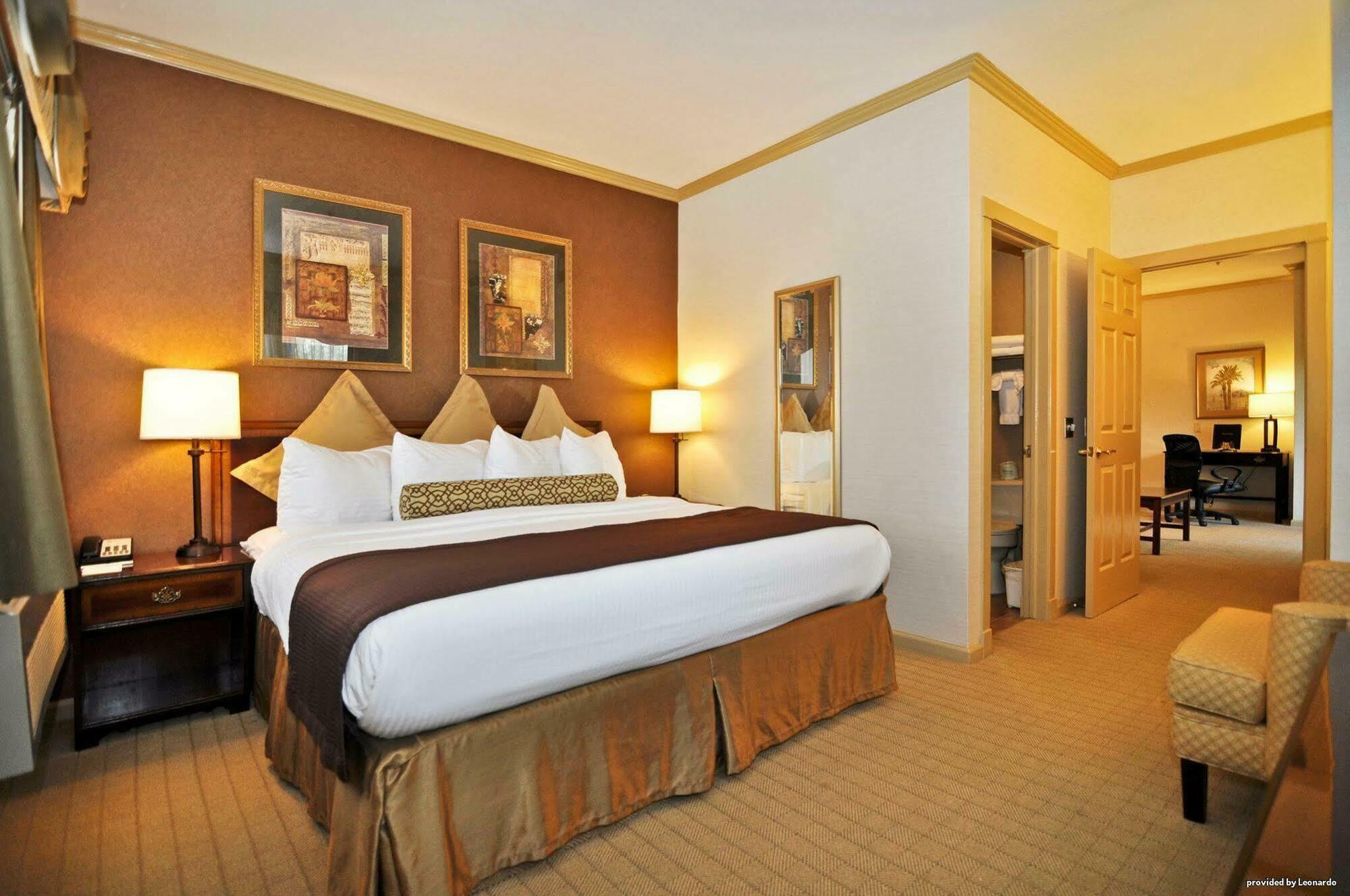 Best Western Plus Palm Court Hotel Davis Esterno foto