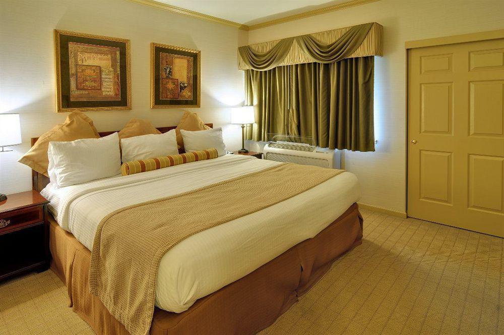 Best Western Plus Palm Court Hotel Davis Esterno foto